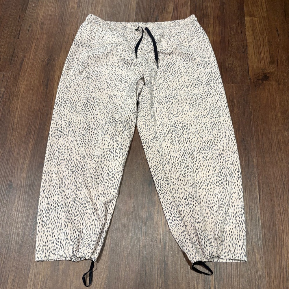 Lululemon Step Lively Crop Pants Dottie Dash Grain Black Drawstring Hem Size 6